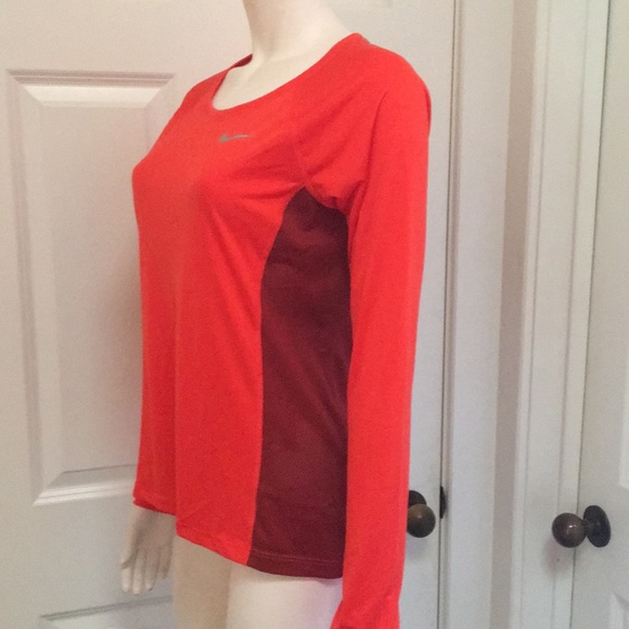 Nike Long-Sleeved Athletic/Athleisure  Top, NWT! - Picture 3 of 6